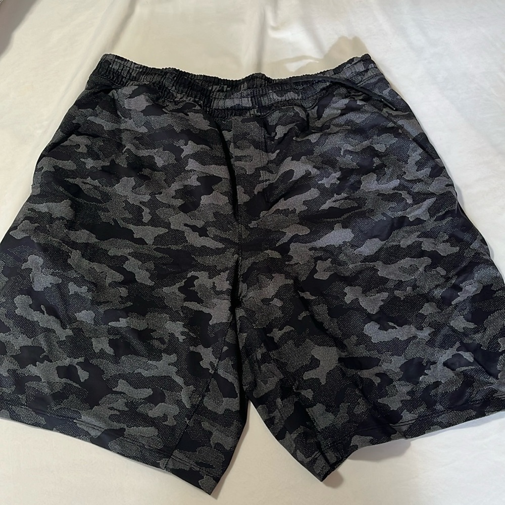 Like new lululemon lined short Size XL
